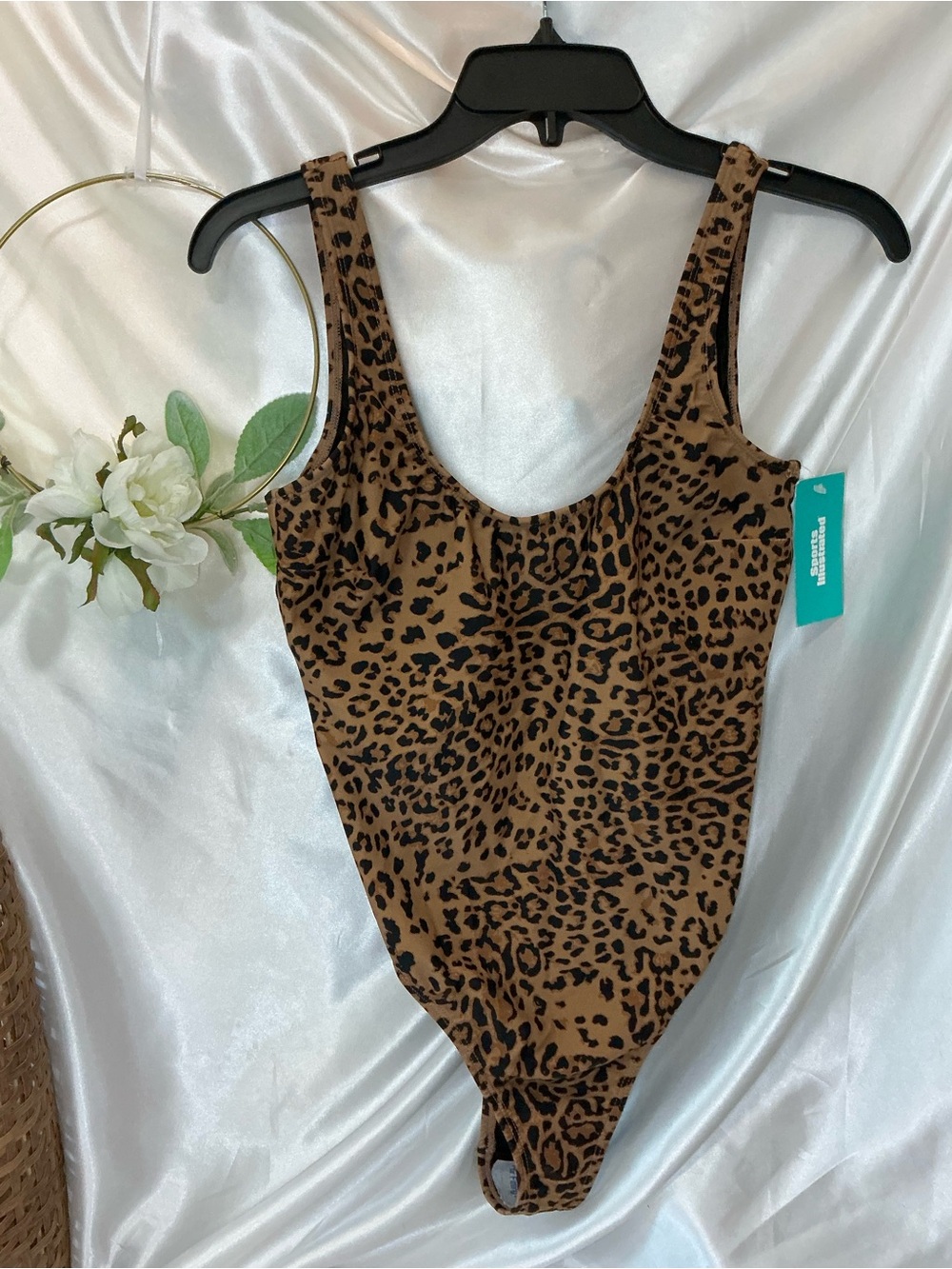 NWT Sports Illustrated One Piece Leopard Print Swimsuit Medium Retail $52